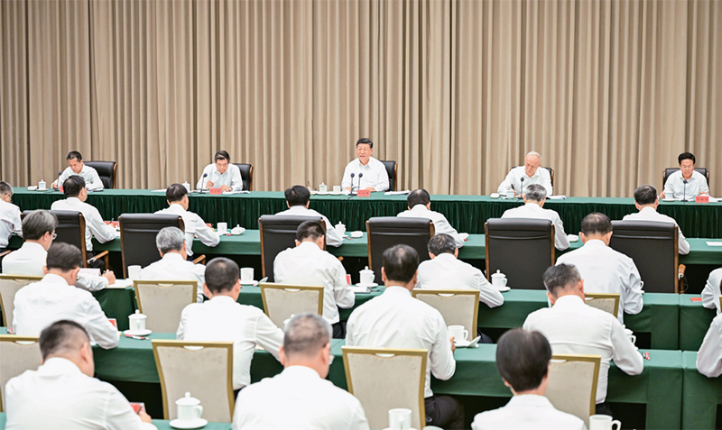 　　2025年11月6日，中共中央總書記、國(guó)家主席、中央軍委主席習(xí)近平在海南三亞聽取海南自貿(mào)港建設(shè)工作匯報(bào)，發(fā)表了重要講話。